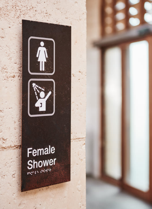 Amphitheatre Changerooms_wayfinding_female shower sign 