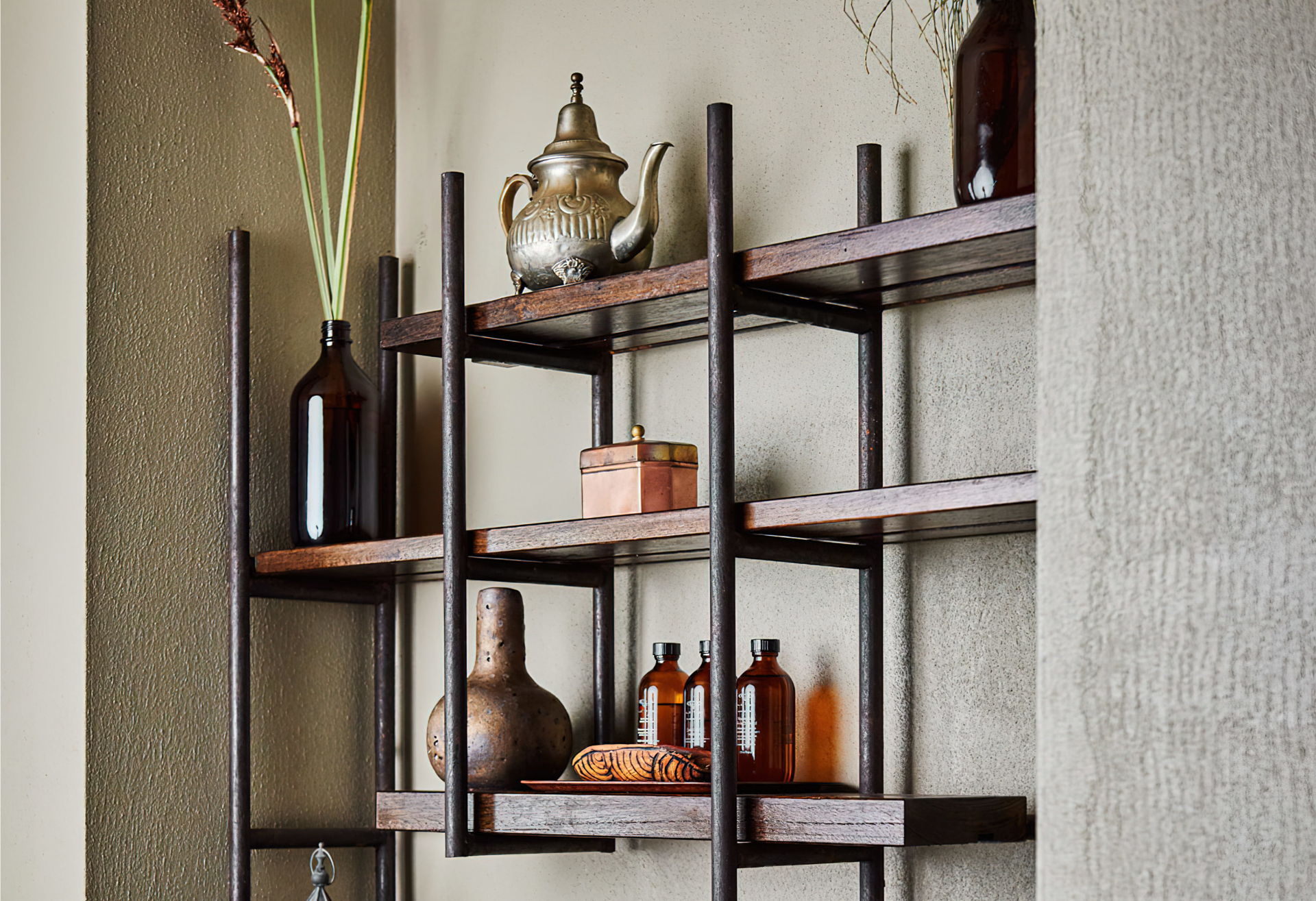 treatment rooms_timber shelf styling_textured wall 