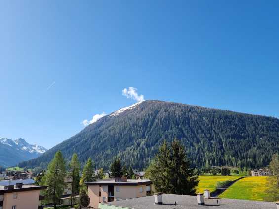 Neubau - 4.5-Zimmerwohnung im Dachgeschoss - sonnenverwöhnte Lage