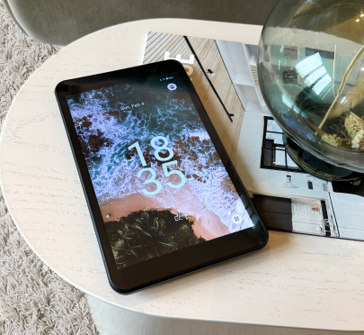 COMMON - tablet gift on table