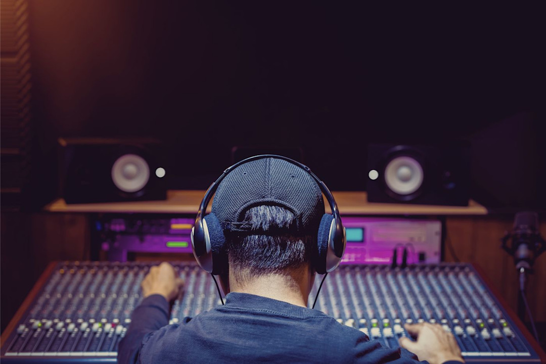 Audio Engineering Explained Record and Mix Music Professionally