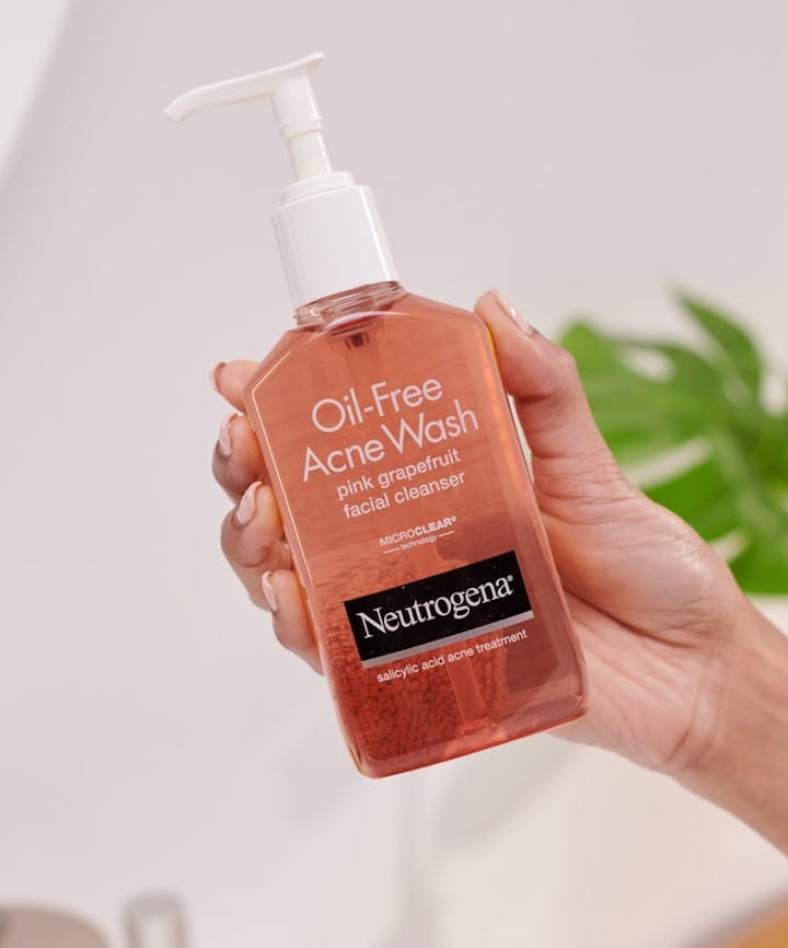 Oil Free Acne Wash Pink Grapefruit Facial Cleanser Neutrogena