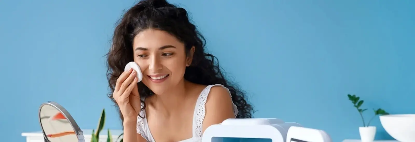Does Your Beauty Routine Need to Chill? Here's What Skincare To Keep in the Fridge - Hero Image - Neutrogena