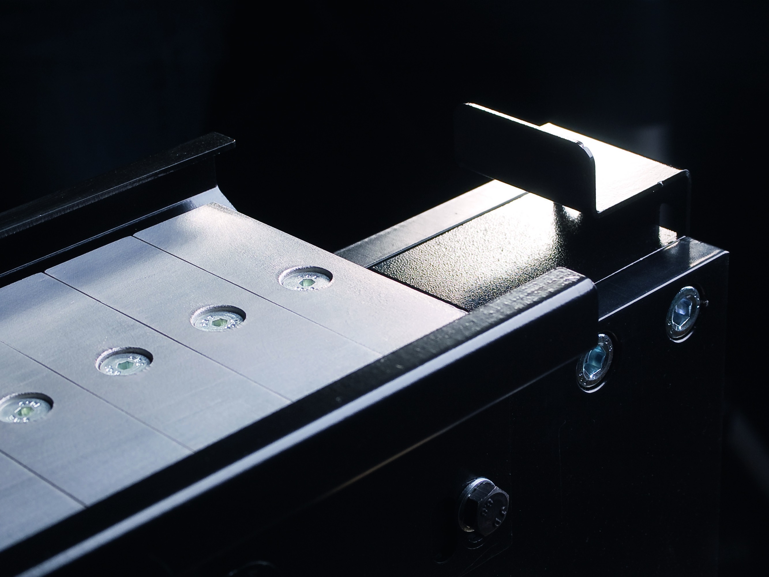 Adaptive precision on shaped workpieces