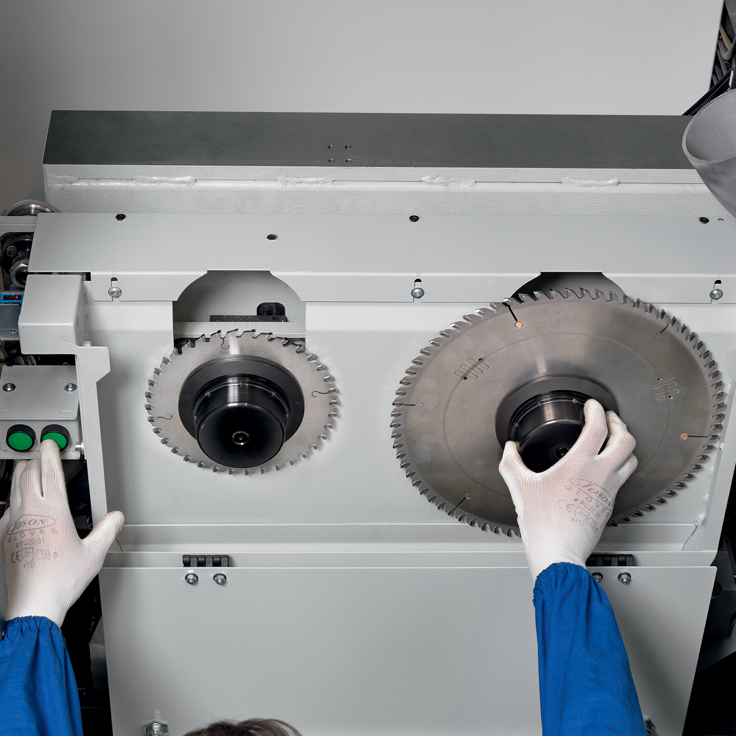 Zero-time blade changing