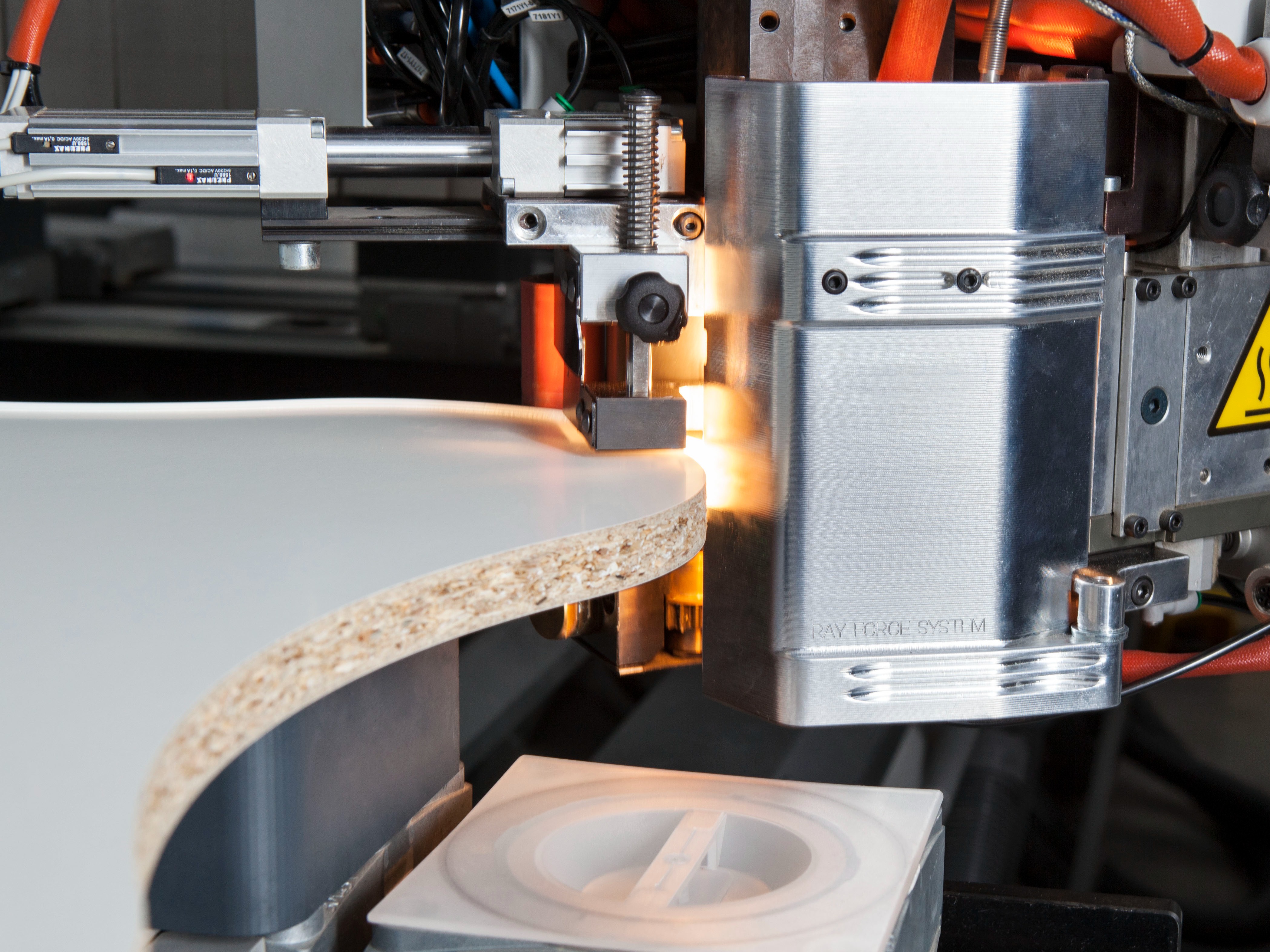 Versatile gluing systems for every application