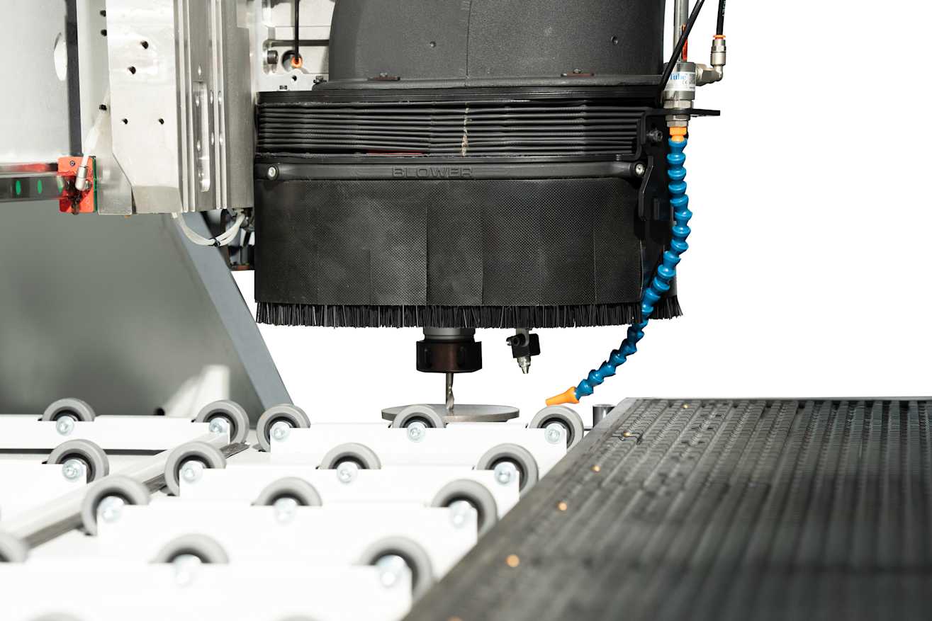 Cnc-controlled suction hood