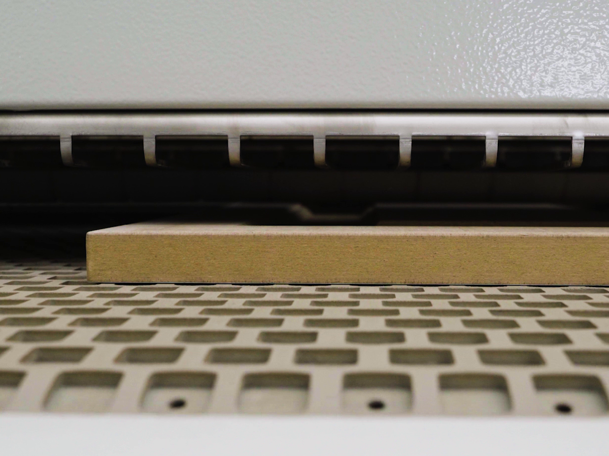 Reliable panel feeding for consistent finishing quality