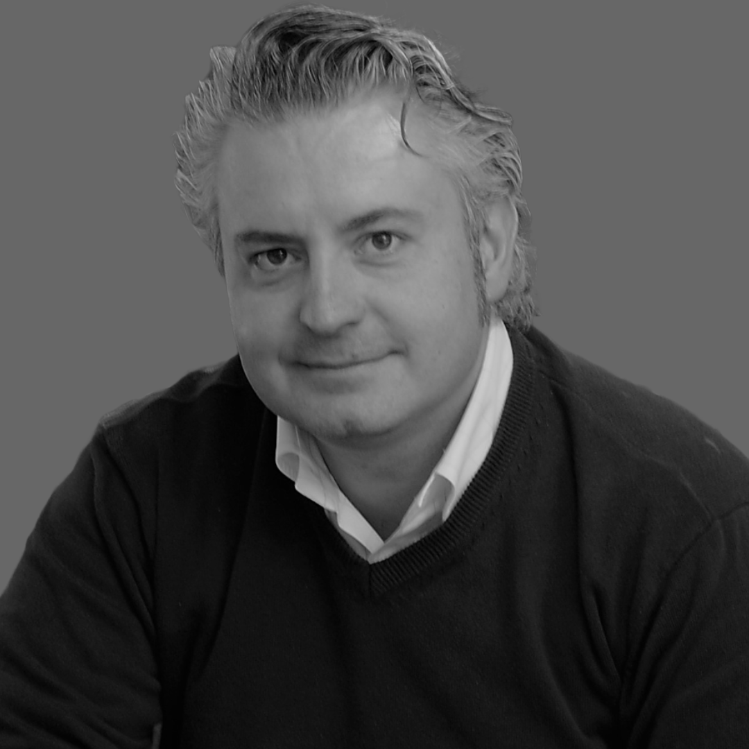 The designer must carry out studies to get to know both the material, the object being designed, and as such the function of the material, but above all, the use and function of the machine itself. 