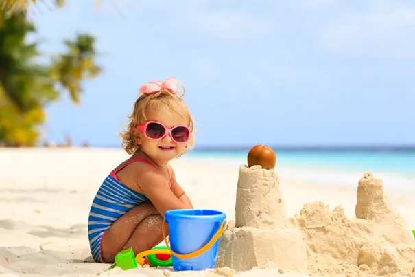 4 tips for safely playing out in the sun with your baby