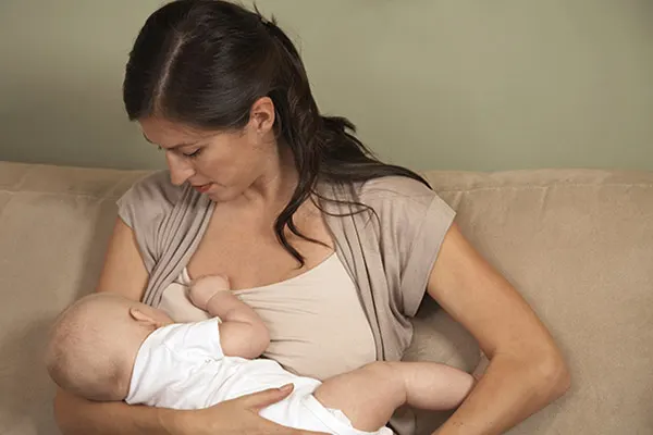 Cuándo empezar a ofrecer agua a los bebés y cuánta?