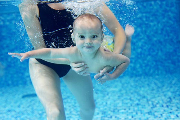 Los mejores juegos de piscina para niños y bebés