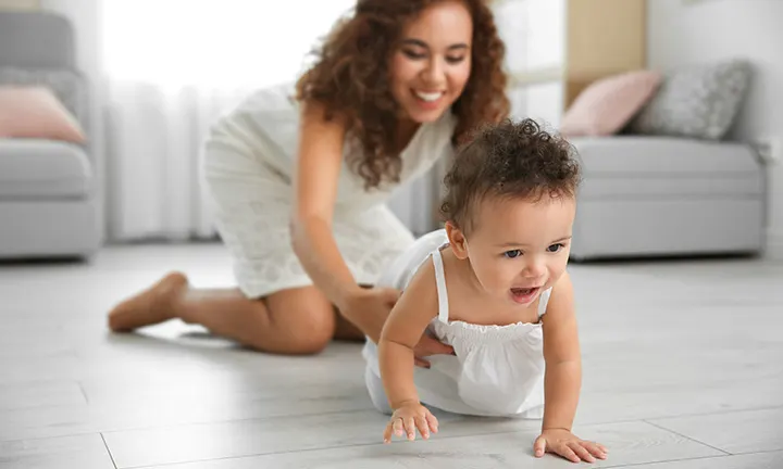 máscara aves de corral base Cuándo empiezan a gatear los bebés? Franja de edad típica en el desarrollo  | Dodot