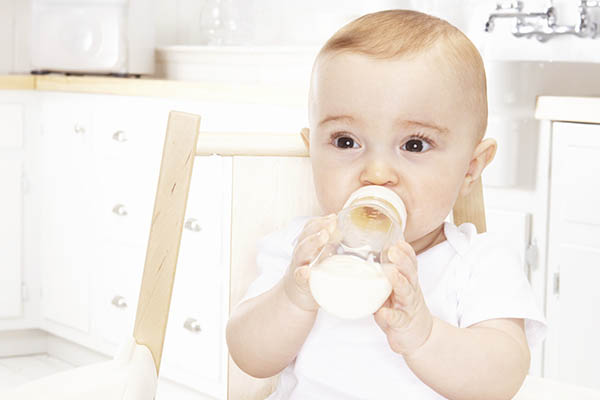 tarta Hermanos celestial Cuánta leche debe tomar un niño de dos años? | Dodot ES