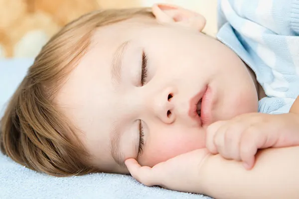 Cuánto necesita dormir mi bebé?