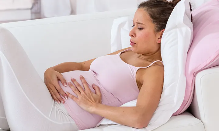 ¿Como empiezan las contracciones de parto?