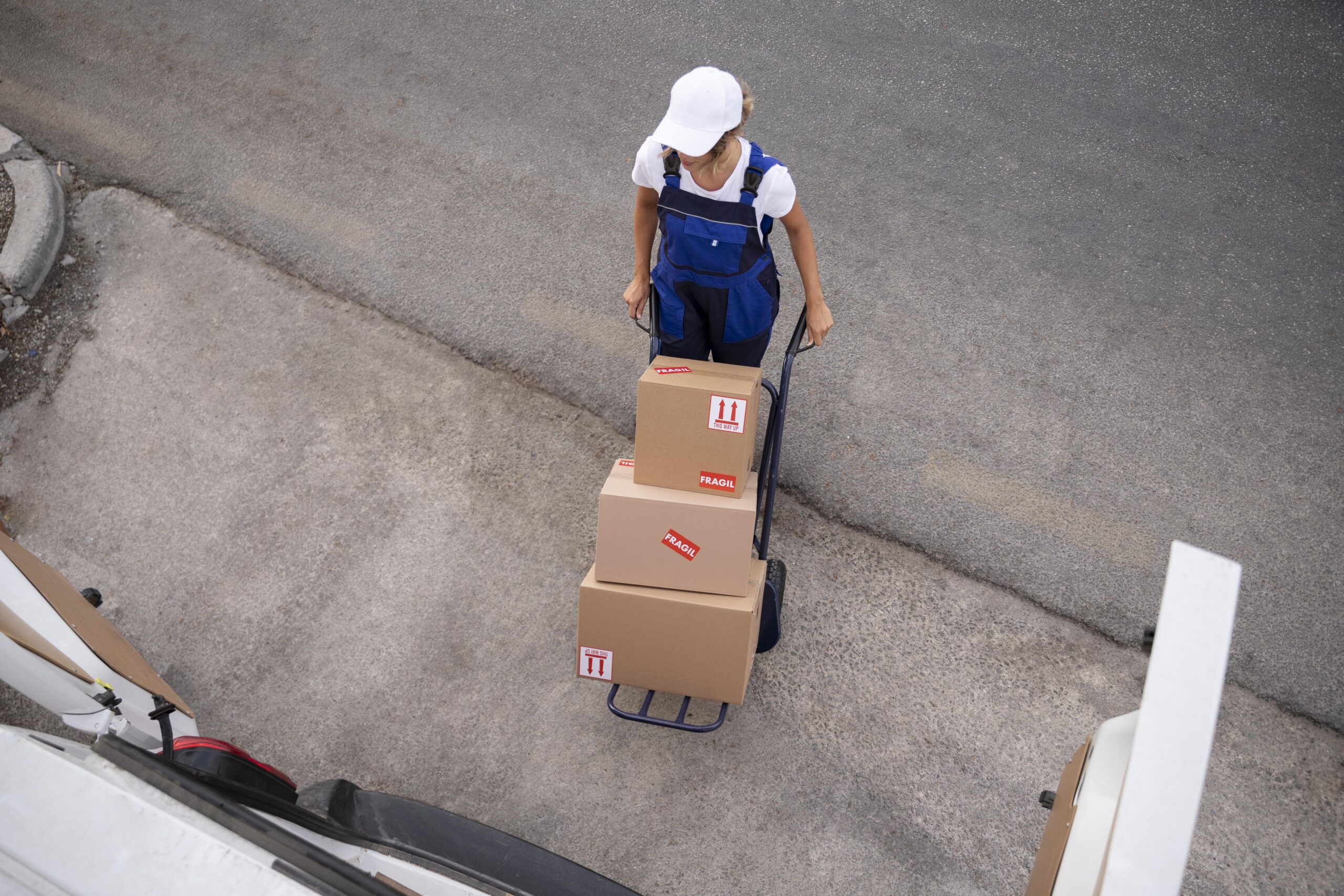 full-shot-delivery-woman-carrying-boxes-scaled