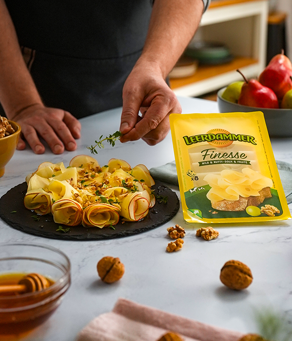 Sýrové růžičky s hruškou a ořechy