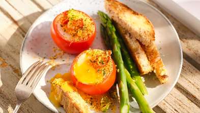 Baked tomato eggs with chilli breadcrumbs recipe