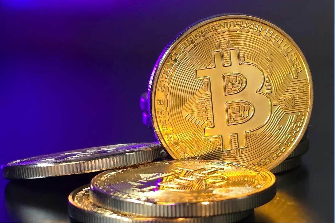 Quanto rende investir mil reais em bitcoin por mês?