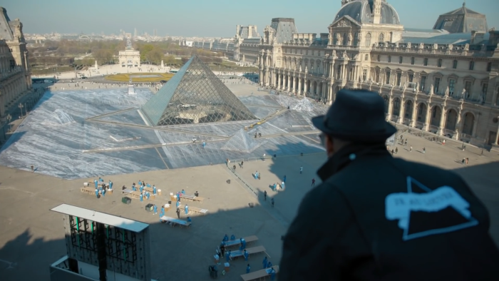 JR — Le secret de la pyramide du Louvre