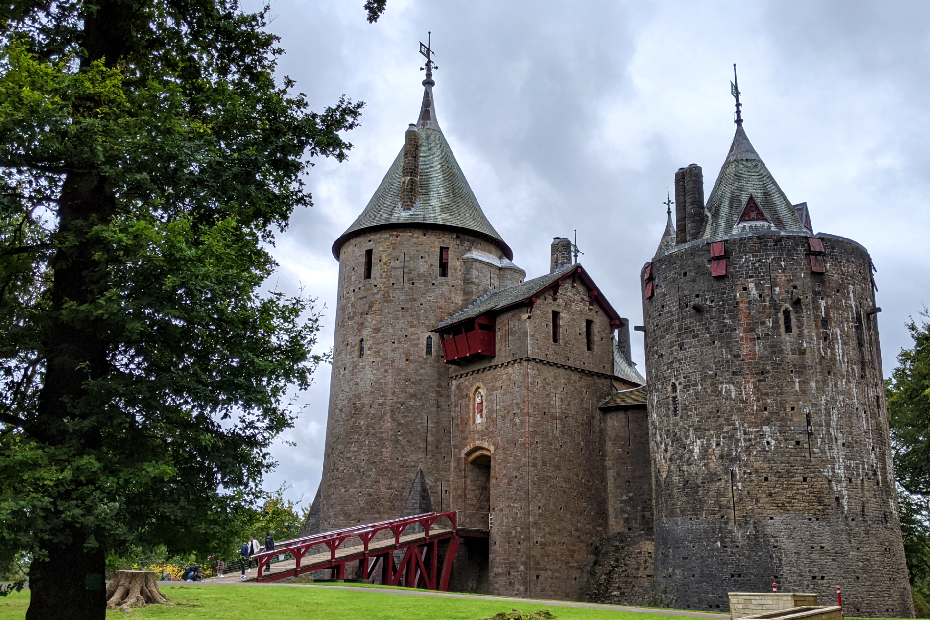 Castell Coch and a few selfie-taking tourists Ⓒ Emma Sparks