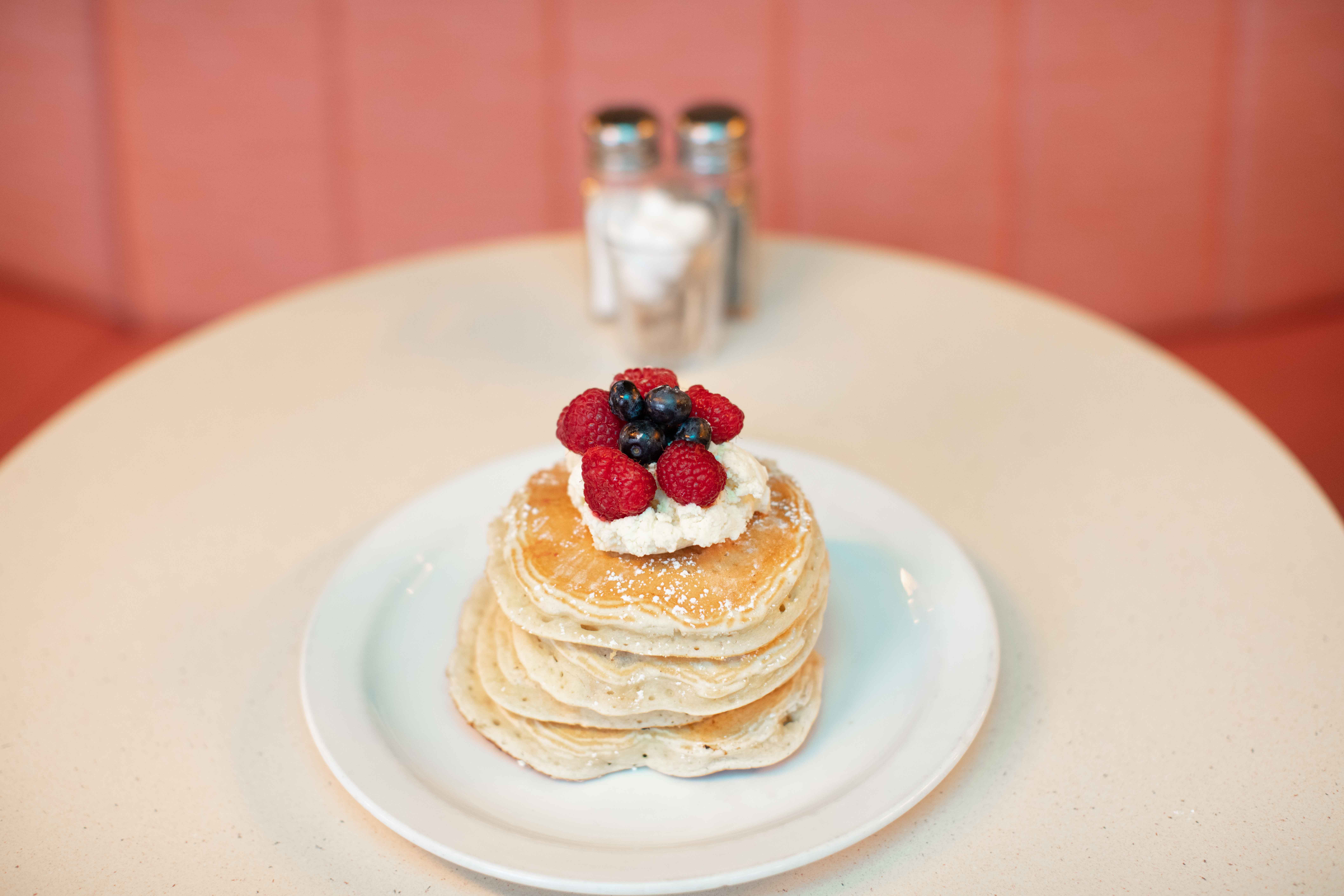 Photo of pancakes in The Breakfast Club with a Canon setup