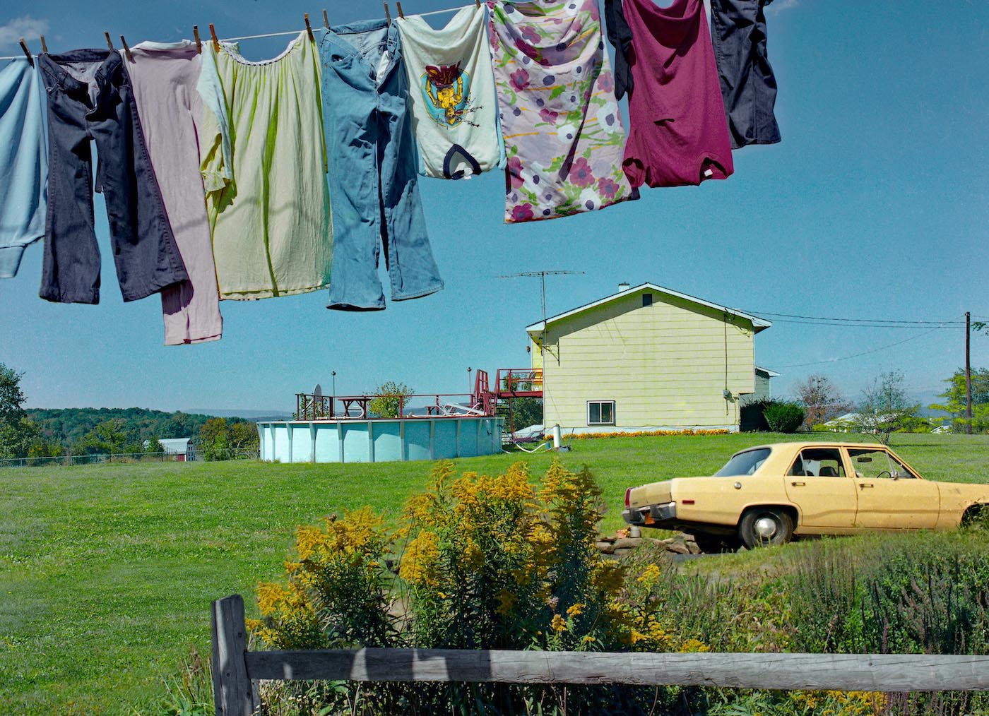 garden, washing on the line and yellow car in the background