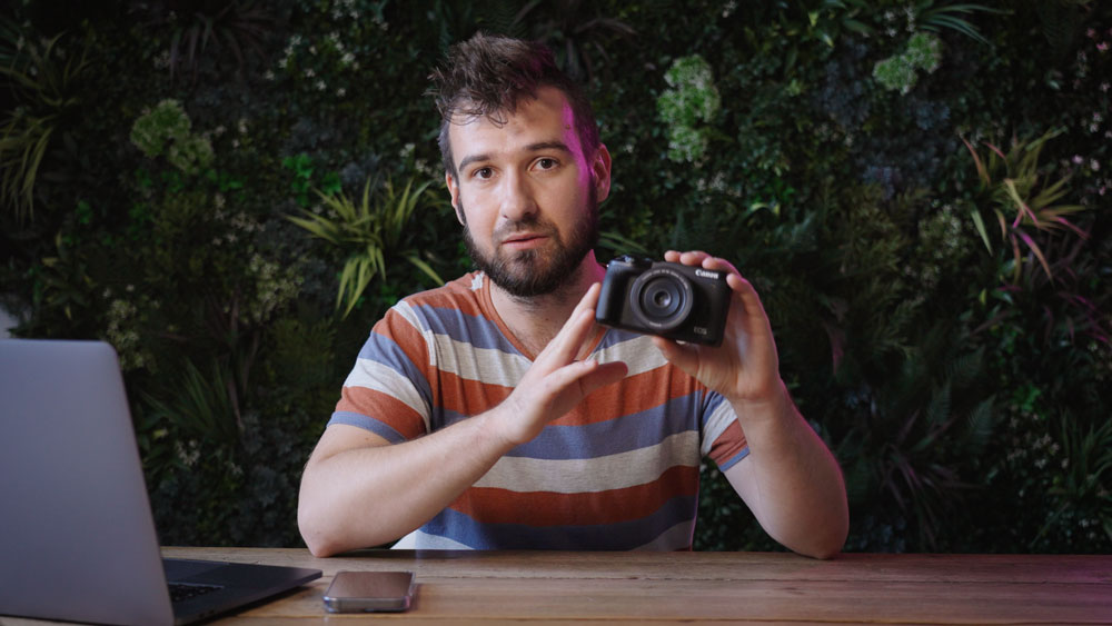 Canon M6 Mark II vs iPhone 13