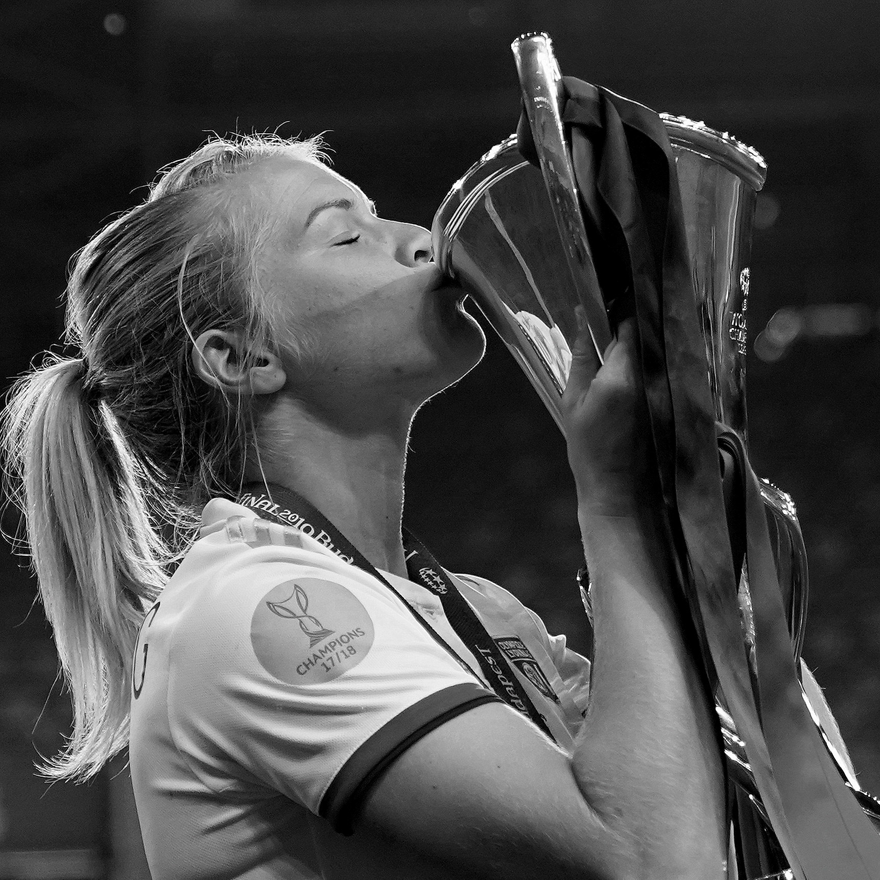 Voetbalspeler kust trofee om het te vieren