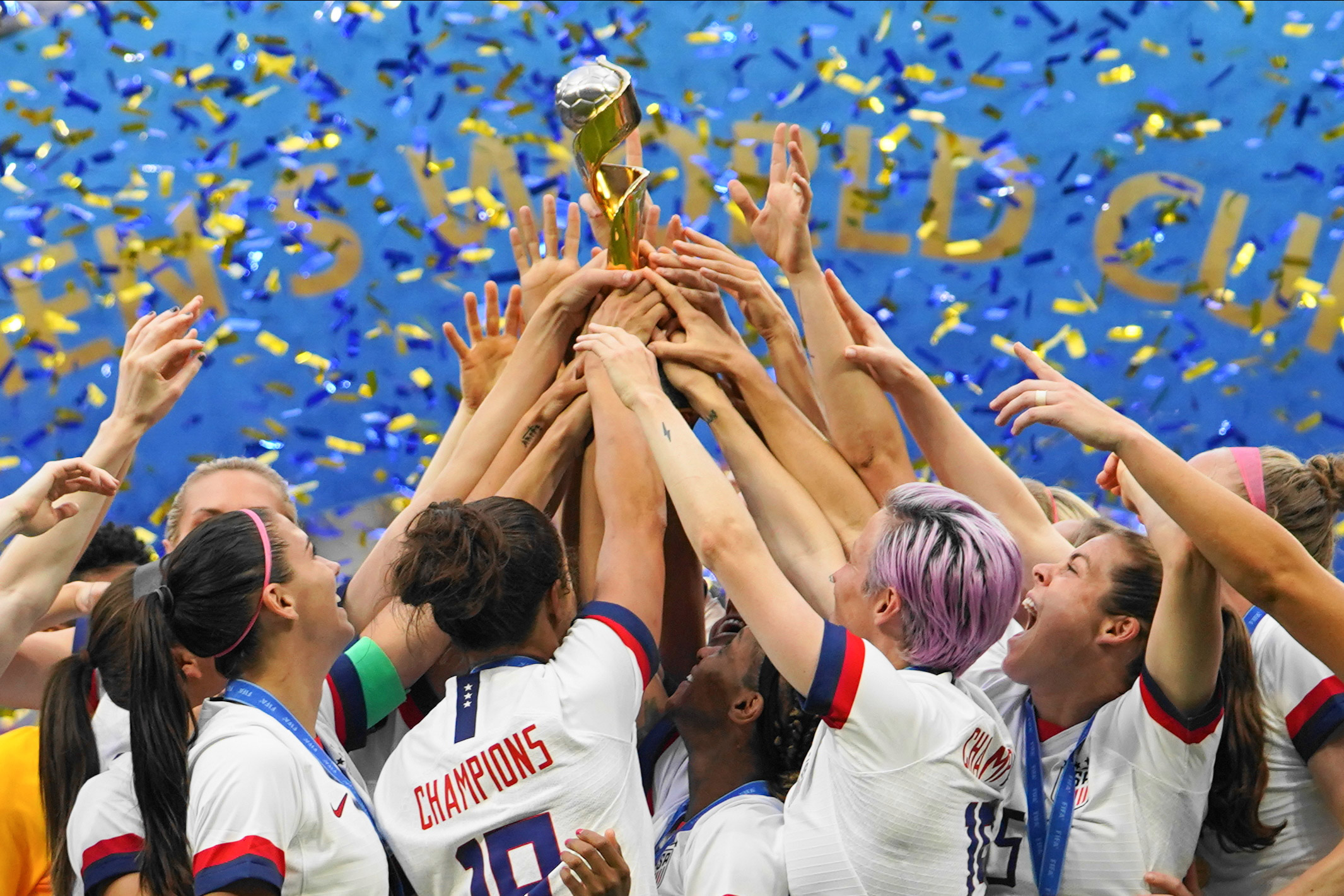 Voetballers vieren het winnen van de Wereldbeker