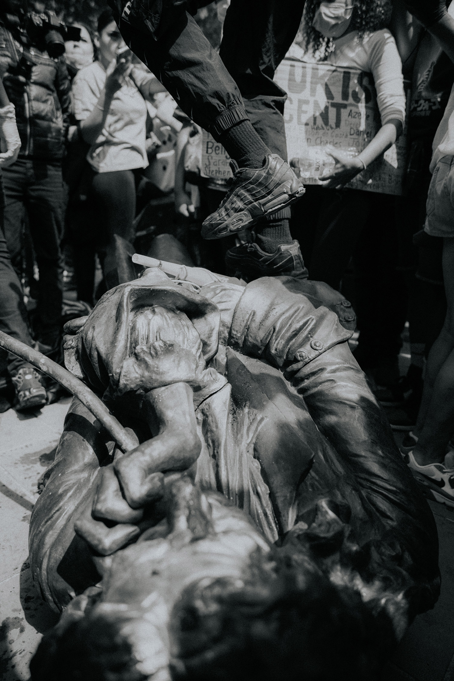 Edward Colston statue being pulled down in Bristol
