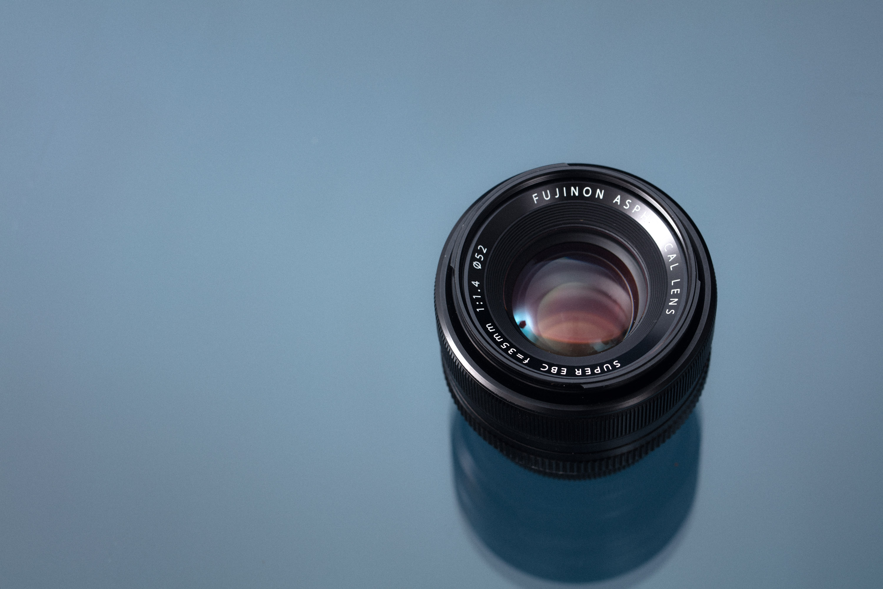 XF 35mm f/2 R WR on grey blue background