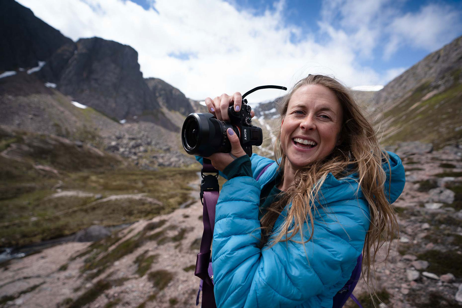 Foto van Hannah Bailey met haar Sony, genomen door fotograaf Rupert Shanks.  