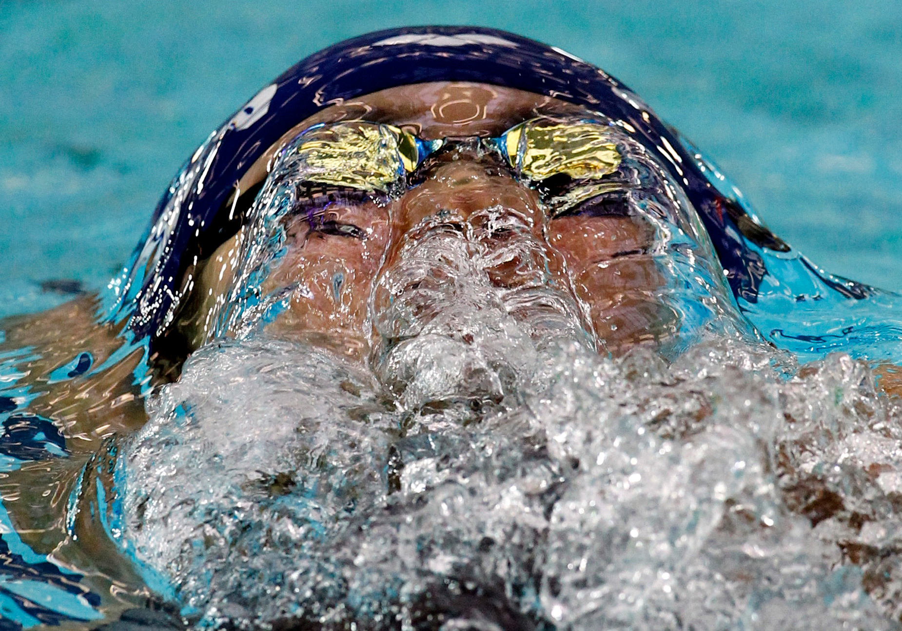Tomoyo Fukudo aus Japan schwimmt bei den Ostasienspielen in Hongkong am 7. Dezember 2009 im 200-Meter-Einzelmedaillenlauf der Frauen, Foto: David Gray