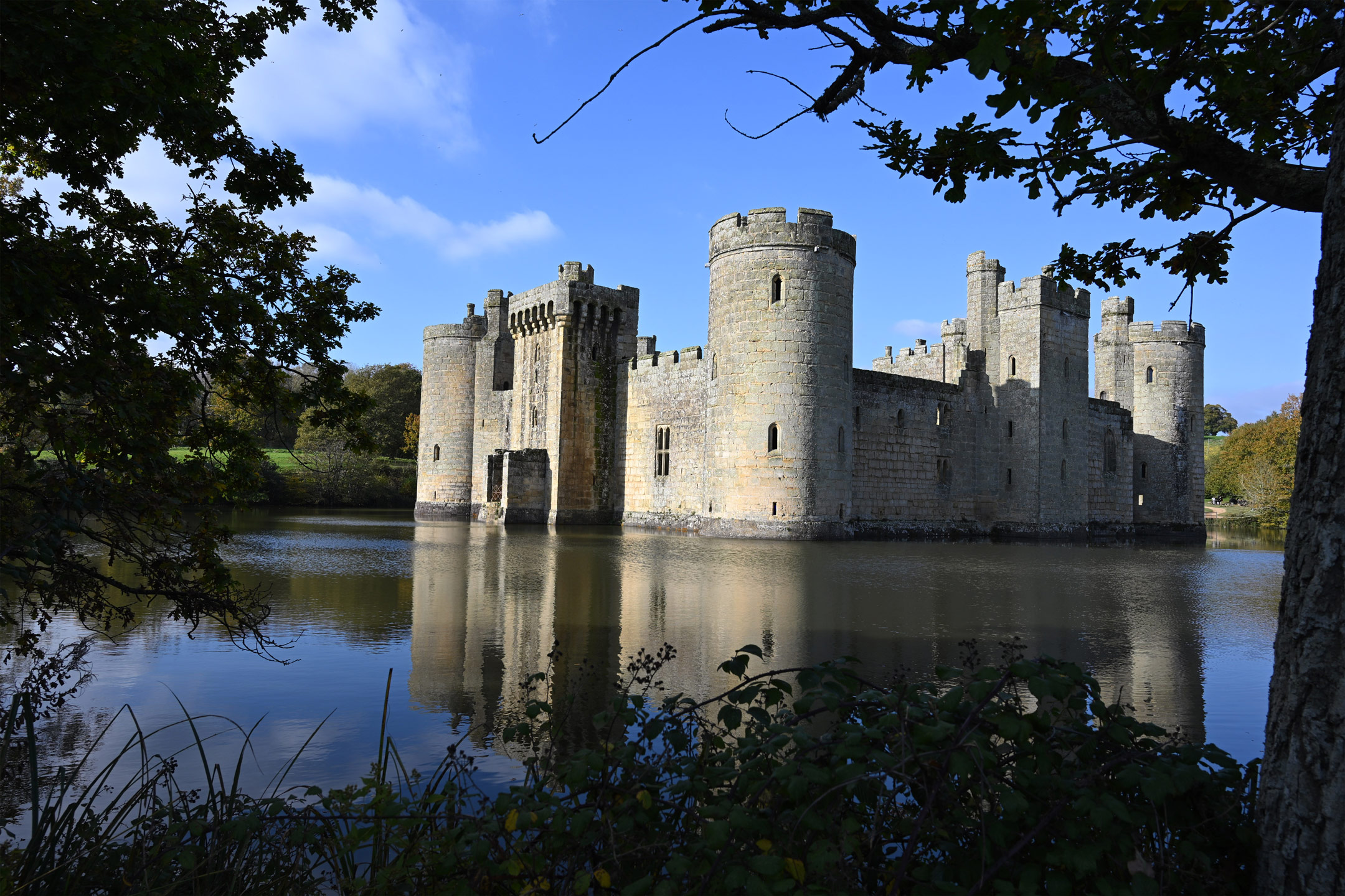 Image comparison of a castle, Nikon Zf, unedited