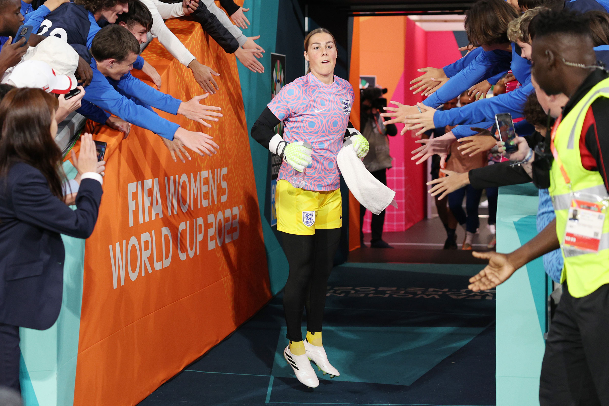 Mary Earps aus England betritt das Spielfeld zum Aufwärmen vor dem Spiel der Gruppe D zwischen England und Haiti bei der FIFA Frauen-Weltmeisterschaft 2023, Foto von Elsa Garrison mit einer Canon EOS R3