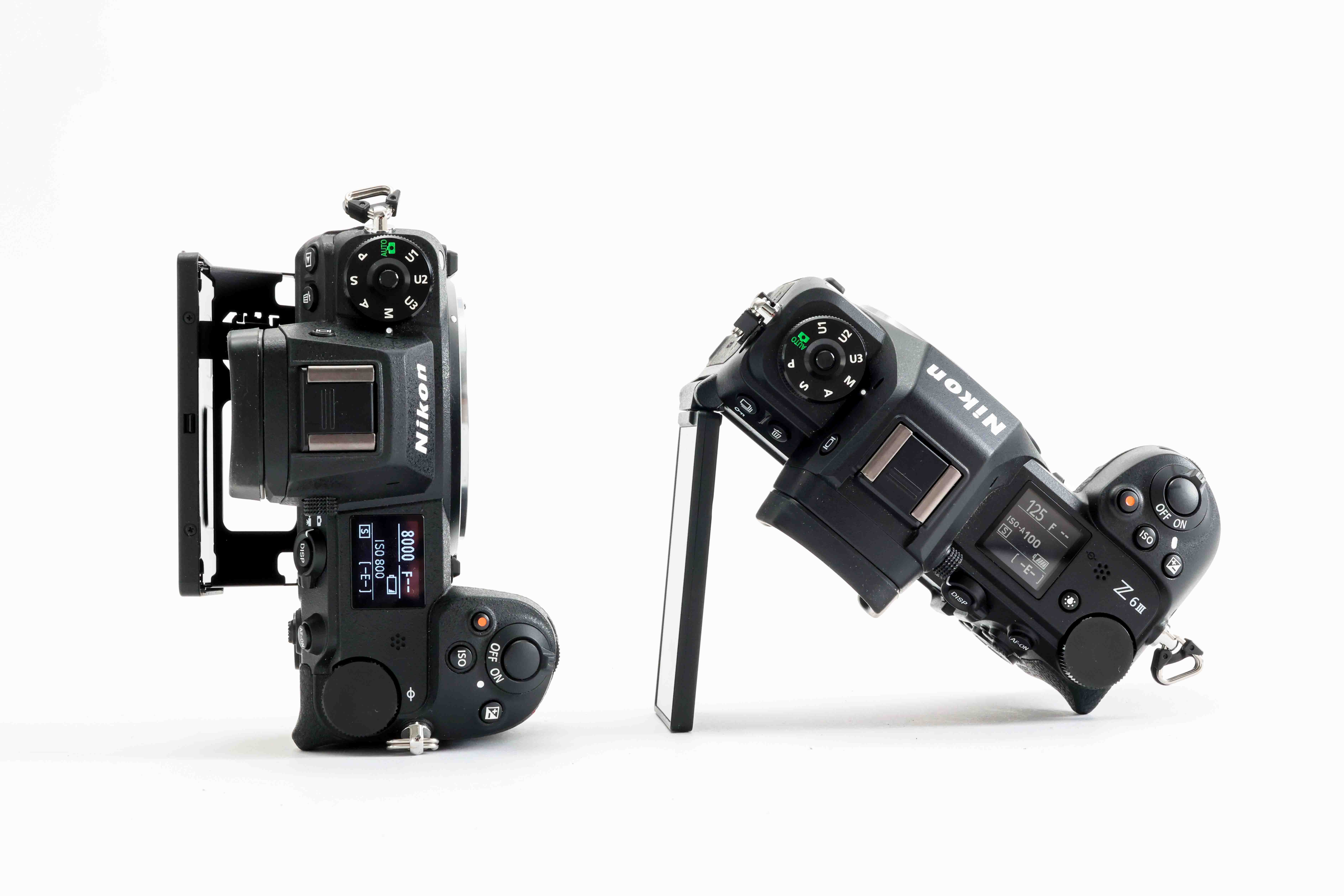 Nikon Z6 II and Z6 III side view: tilting screen on the left, fully articulated screen on the right.
