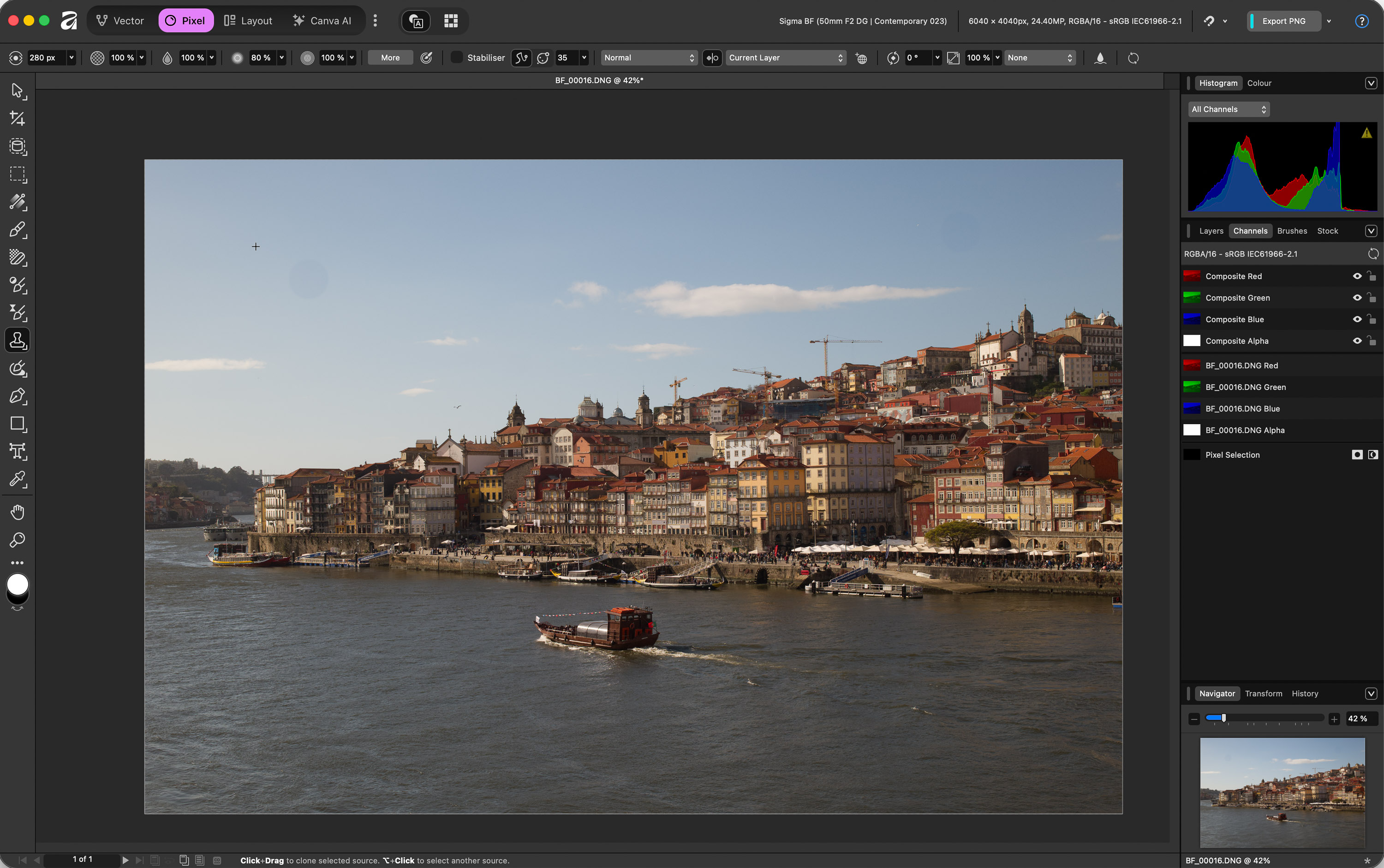Screenshot der Affinity-Oberfläche mit einem Bild aus Porto von Connor Redmond.