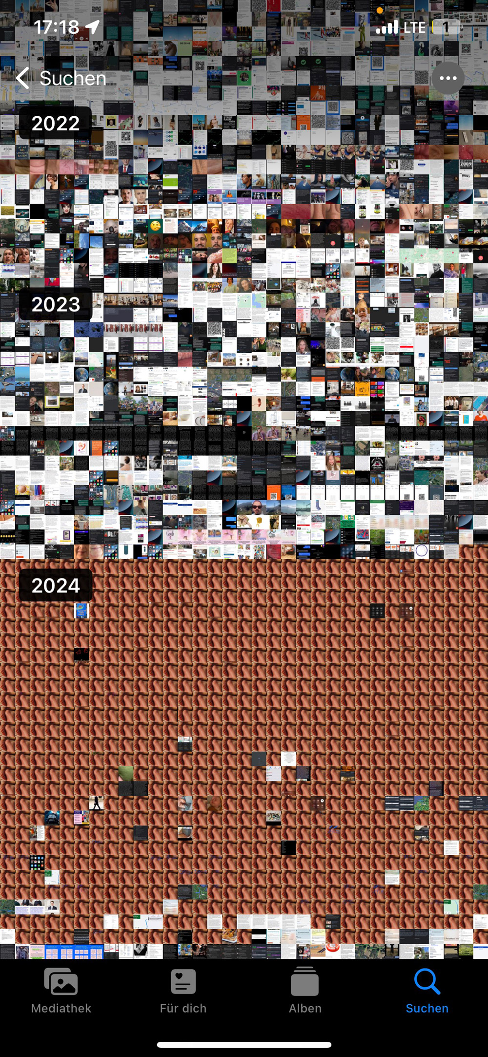 
Screenshot eines Smartphones, auf dem hunderte Screenshots in der Fotogalerie des Smartphones zu sehen sind

