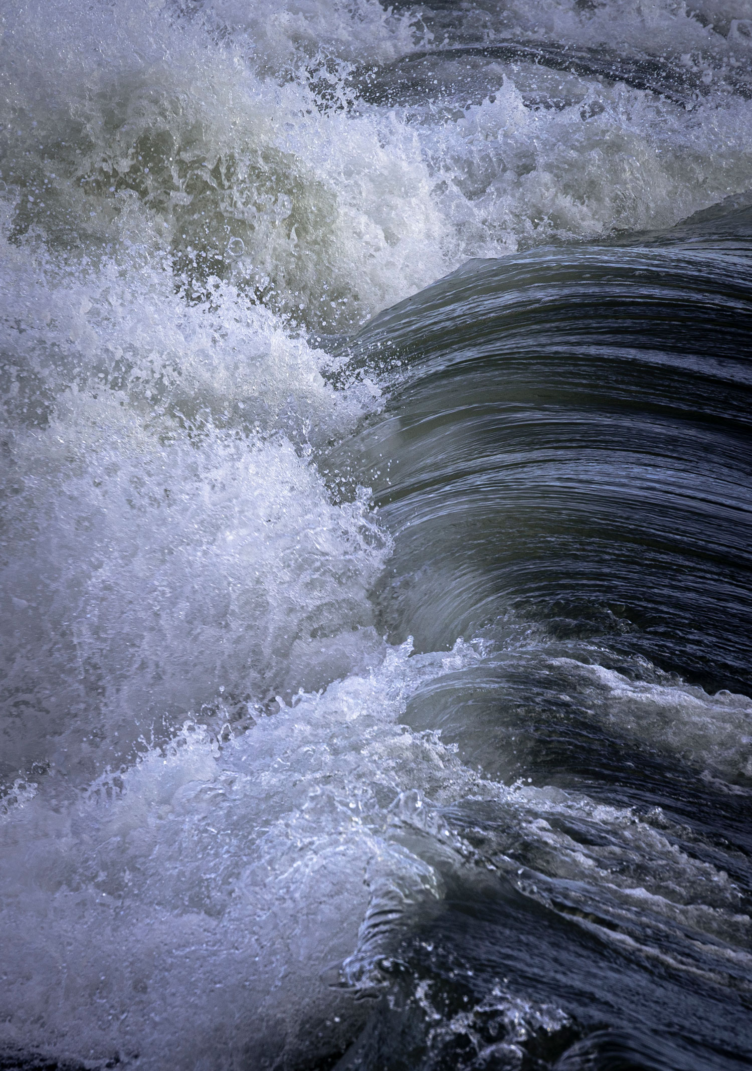 Waves in the sea shot by Scott Jessiman with a Nikon Z6 II