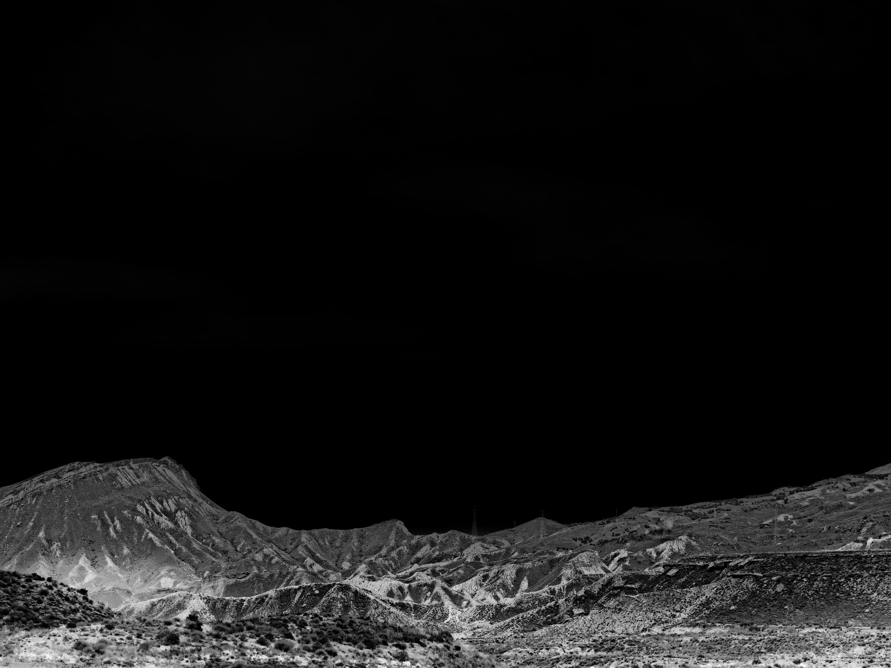Schwarz-Weiß-Foto einer Wüstenlandschaft