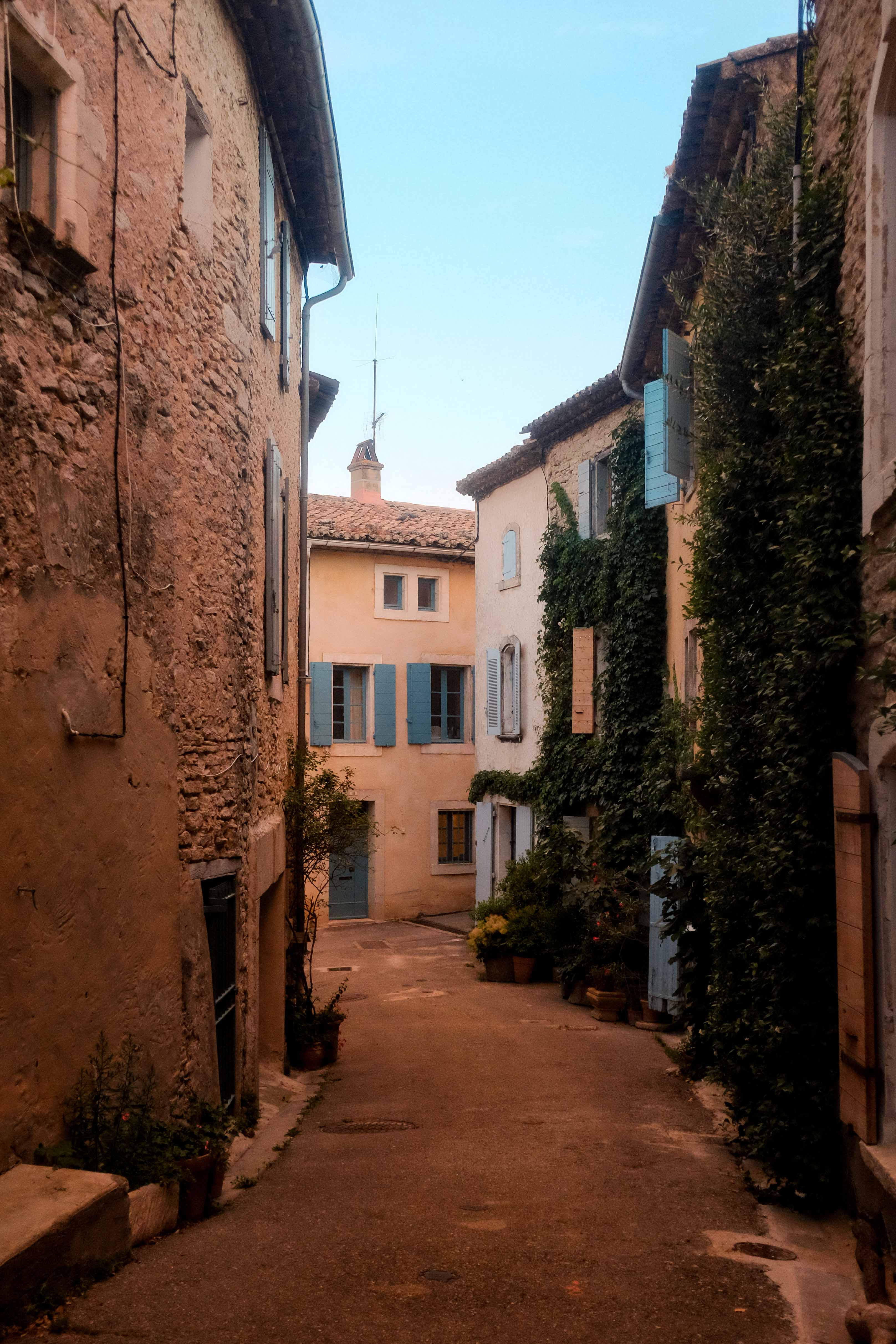 A narrow street in Gordes, France, at dusk. Taken on the Fujifilm X100T by Connor Redmond.