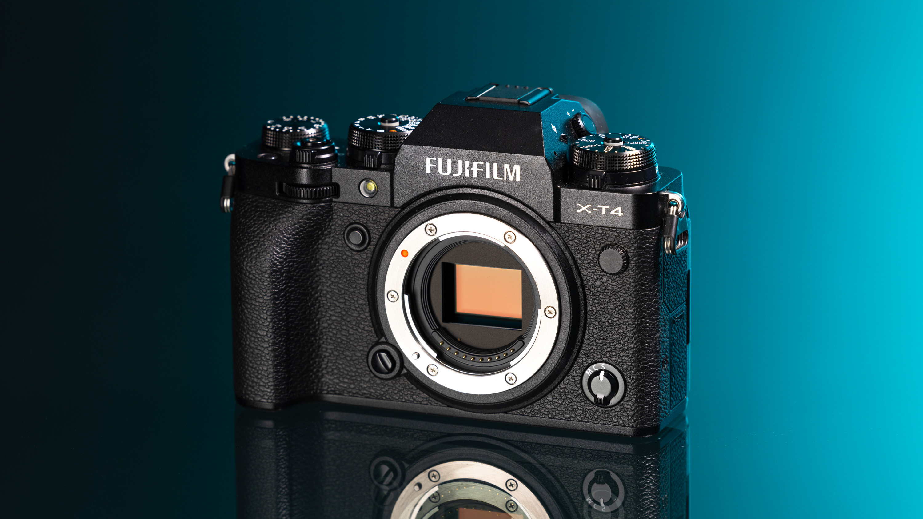 Review: Fujifilm X-T4 APS-C Mirrorless Camera | MPB