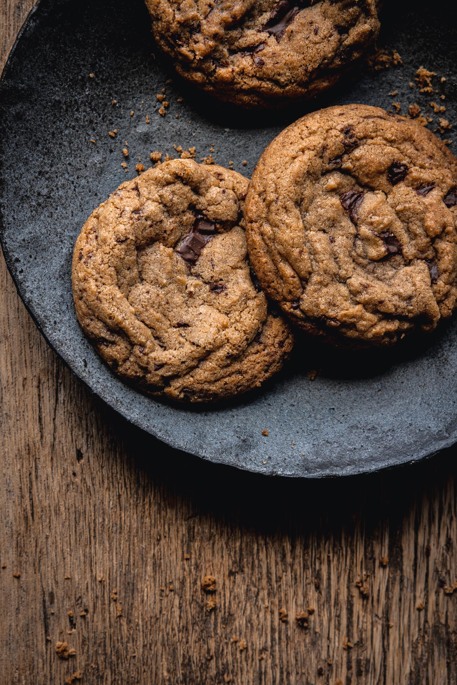 Three cookies on a blue plate on top of a wooden table, shot by Bea Lubas with the Canon EOS R5.

