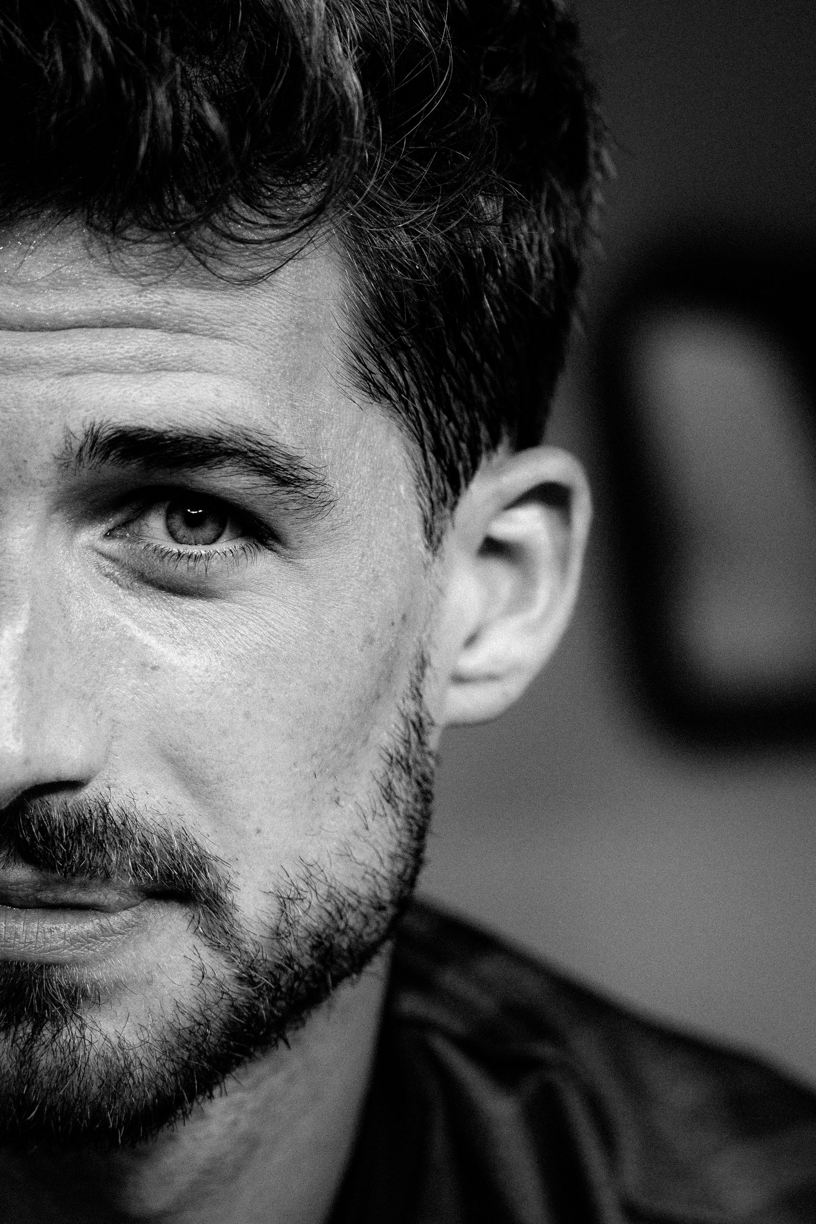 Schwarz-Weiß-Porträt der linken Gesichtshälfte von Kevin Trapp,, aufgenommen von Lukas Mengeler