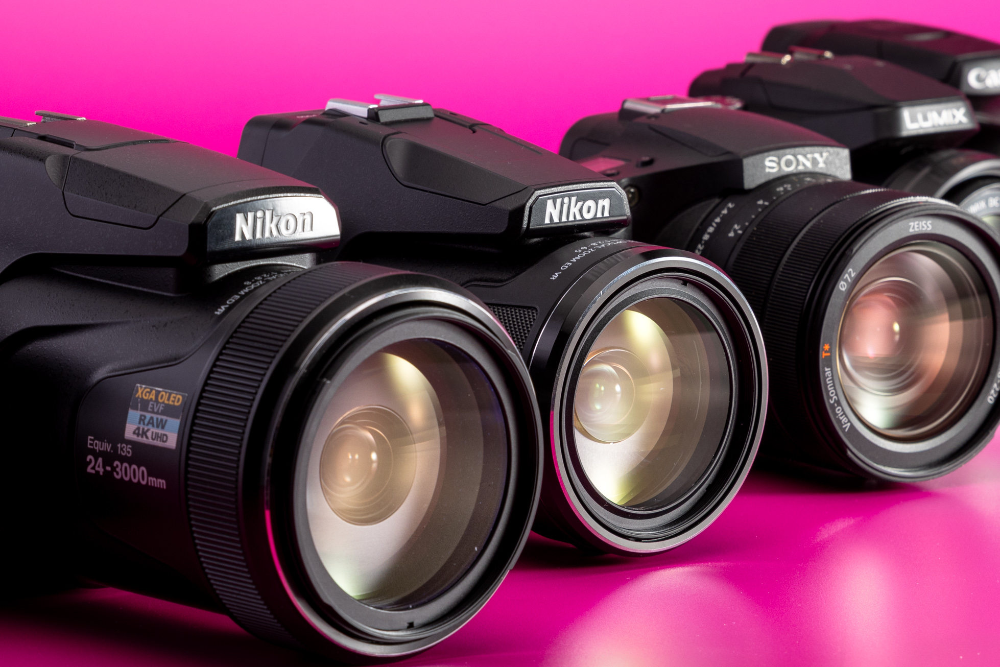 Detalles de los objetivos de varias cámaras bridge superzoom utilizadas en la comparativa.