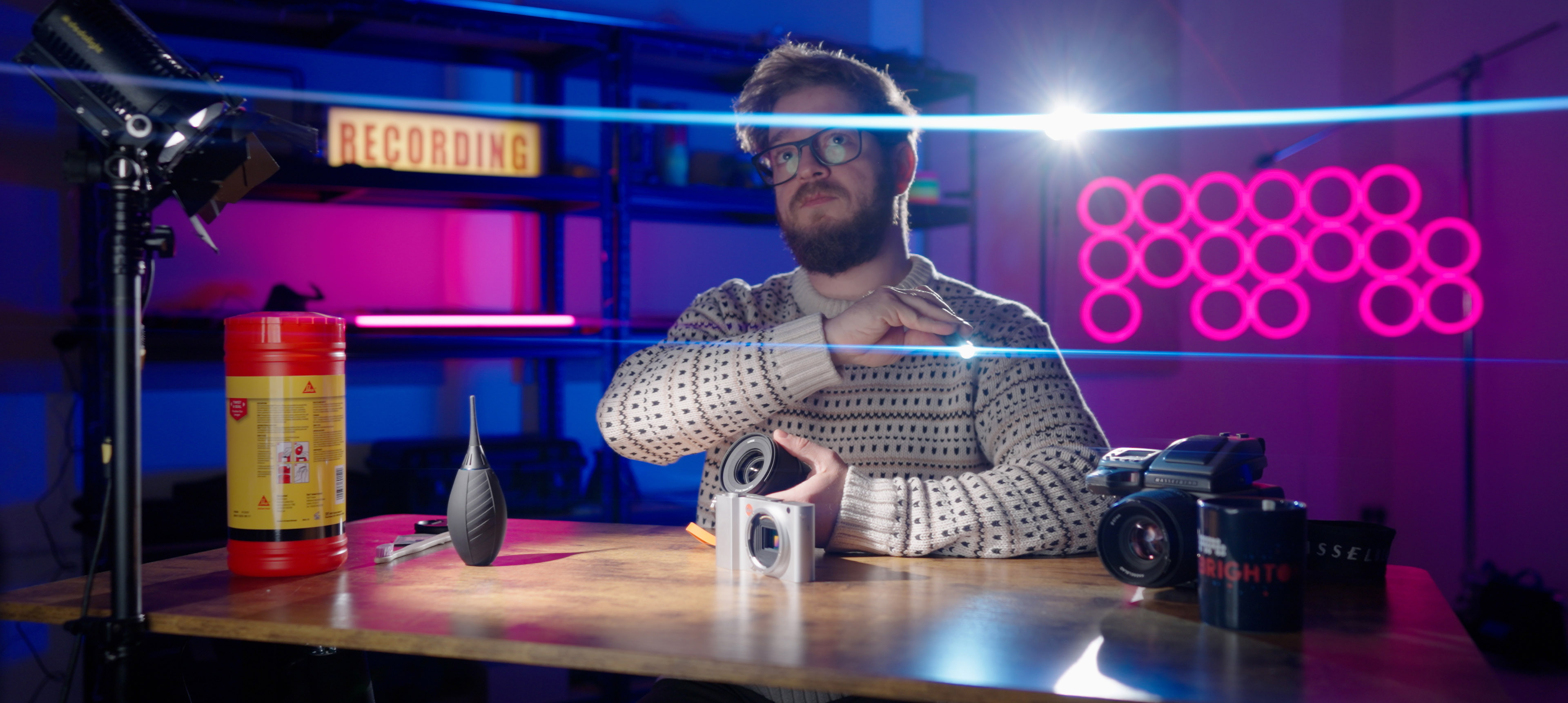 K&F Concept Blue Streak Filter + Sony FE 28mm f/2 + Sony FX3 | auteur: Jakub Golis | model: Filip Mihai - @phil.the.rhythm