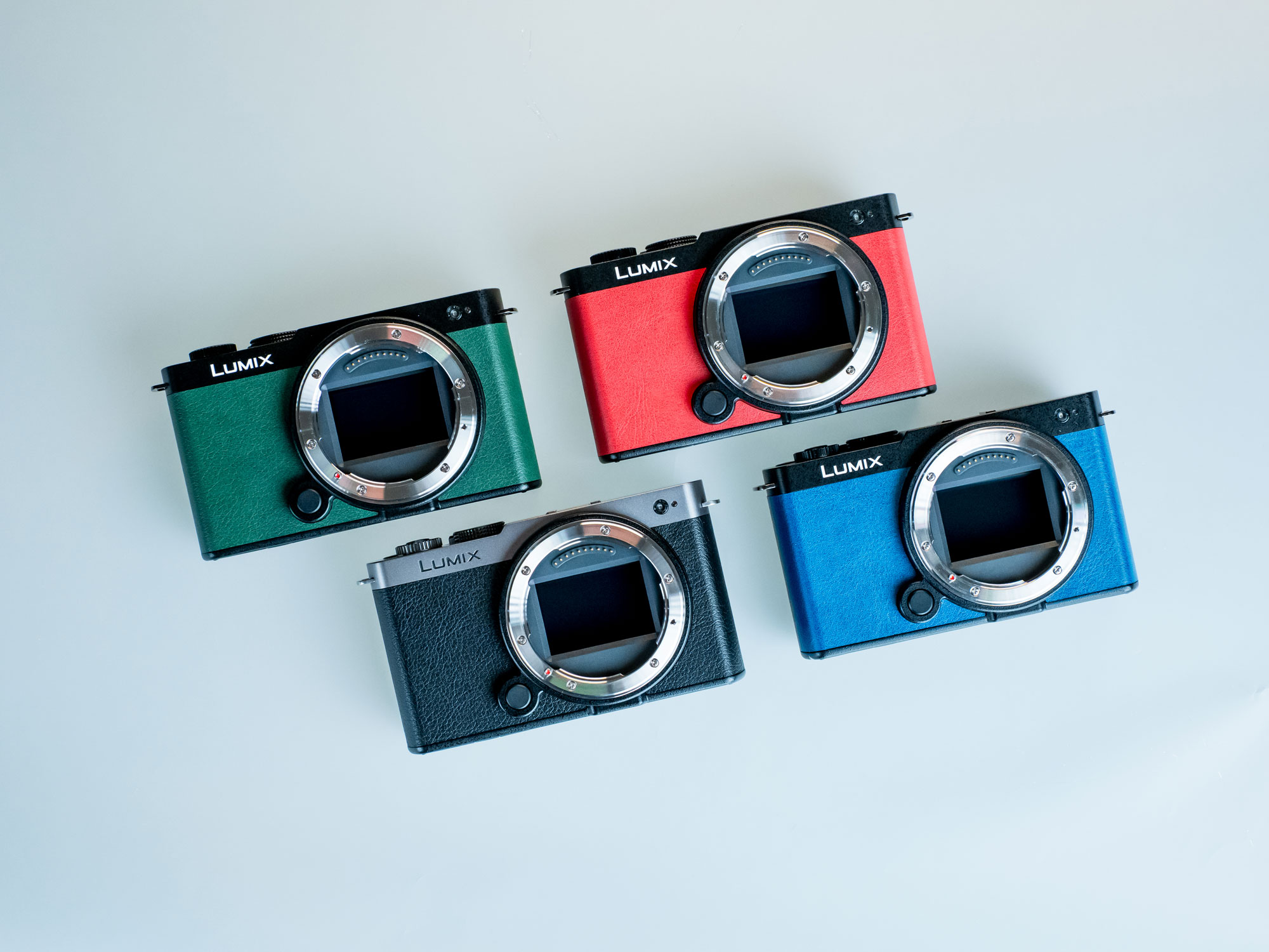 Four used cameras from the Panasonic Lumix S9 range. Four cameras in green, red, black and blue.