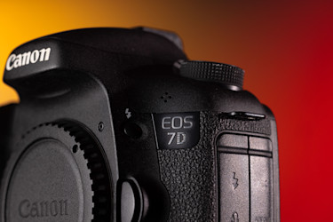 Primer plano de una Canon EOS 7D de segunda mano